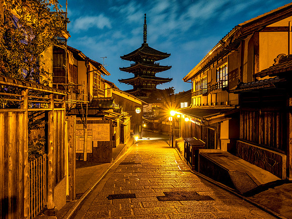 Sannenzaka Yasaka-no-to pagoda - Kyoto