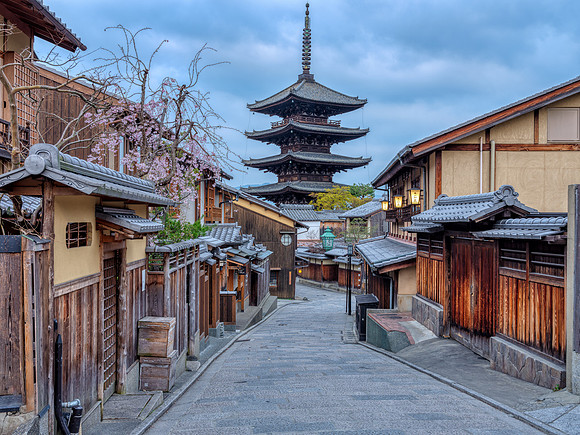 Sannenzaka Yasaka-no-to pagoda - Kyoto