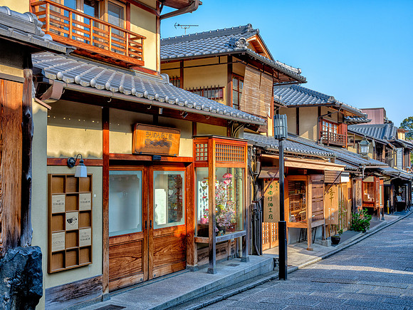Ninenzaka sunrise - Kyoto